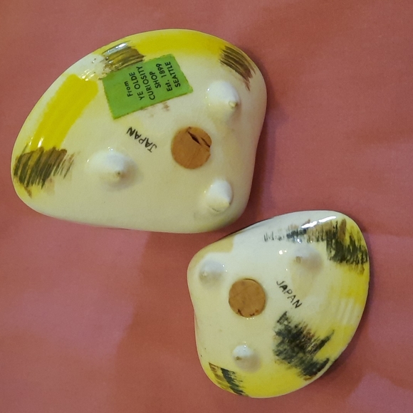 Clam salt and pepper shakers - Picture 3 of 4